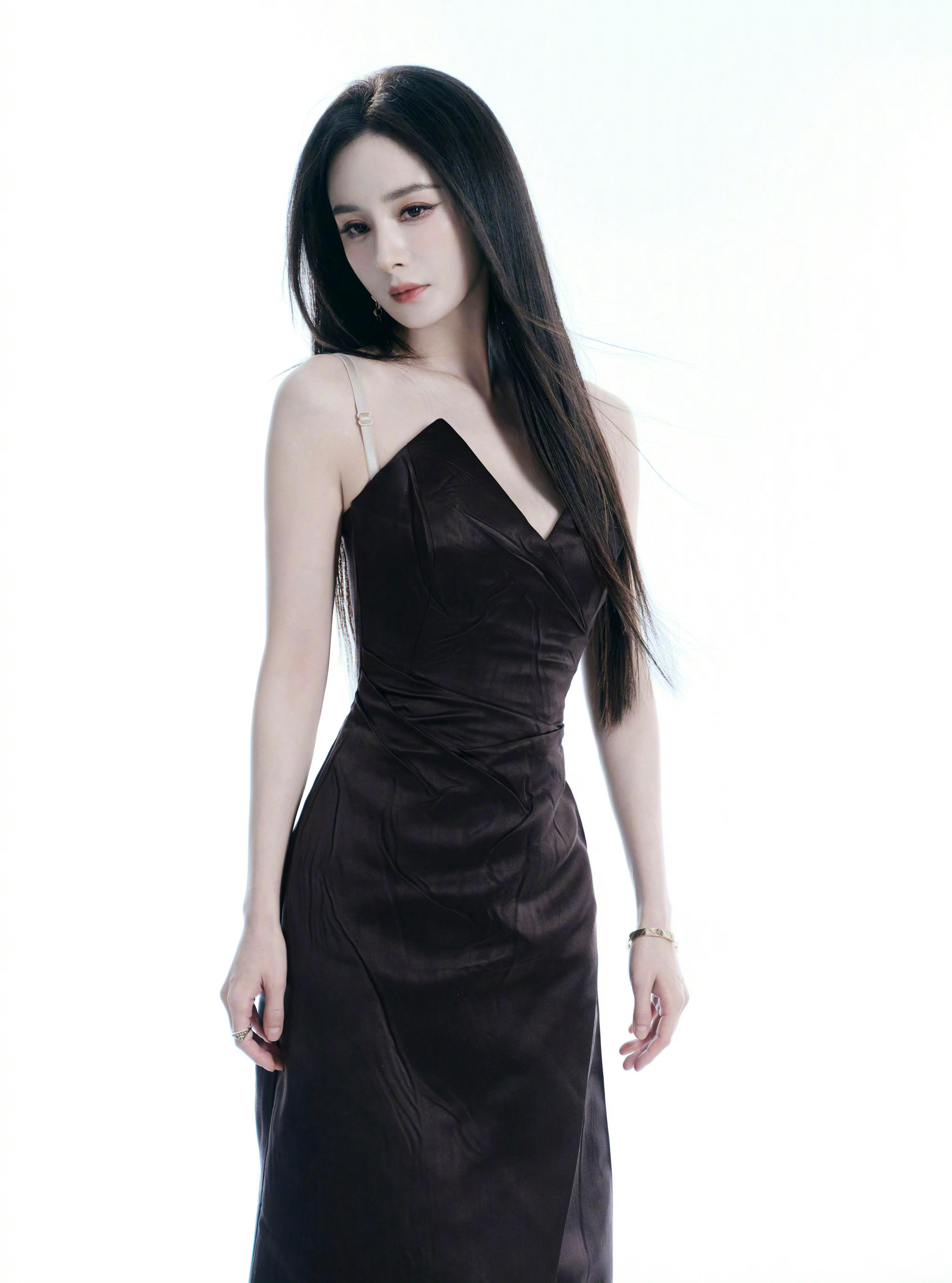 杨幂ym杨幂prada品牌代言人风掀开了日历的新一页，上面写满待发生的可能，把