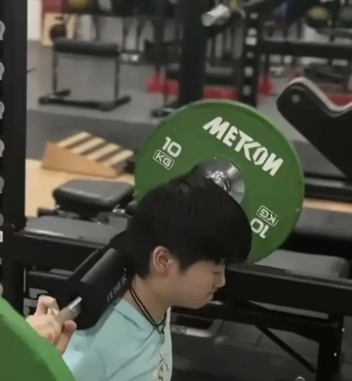 孙颖莎就是重点高中的清北希望生！说真心话，孙颖莎面对众多狂热的粉丝，