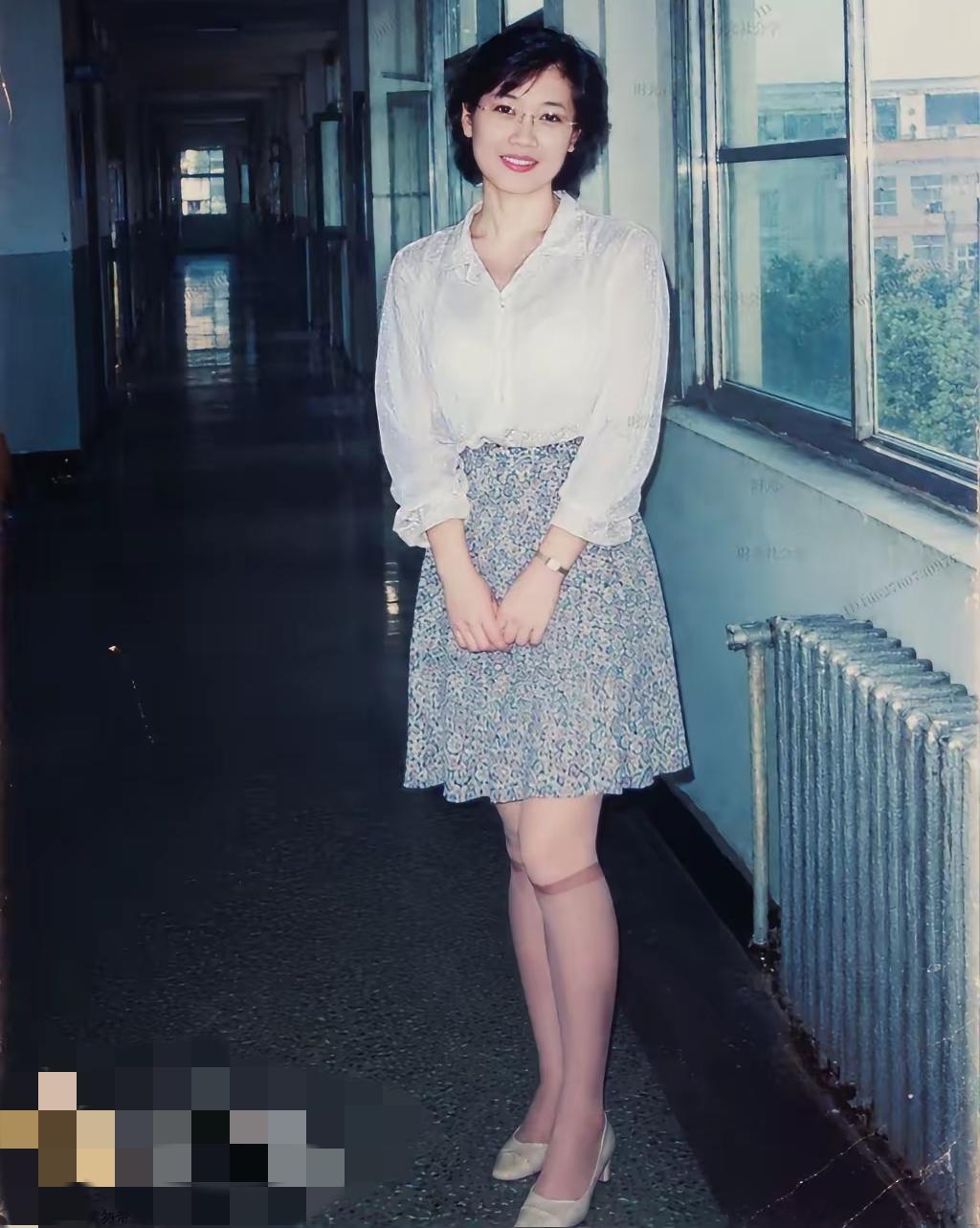这样的颜值在老师中，应该是很常见的吧，尤其是现在的女老师。不过，遇到这样的老师，