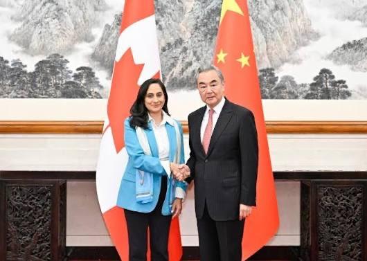 王外长访问加拿大的前夕，5月28日加拿大官方对外确认，其海军夏洛特敦号护卫舰早在