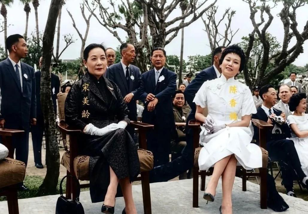 敢在宋美龄面前，翘着二郎腿这么放肆的女人恐怕不多，但她却不在乎。她叫陈香梅，