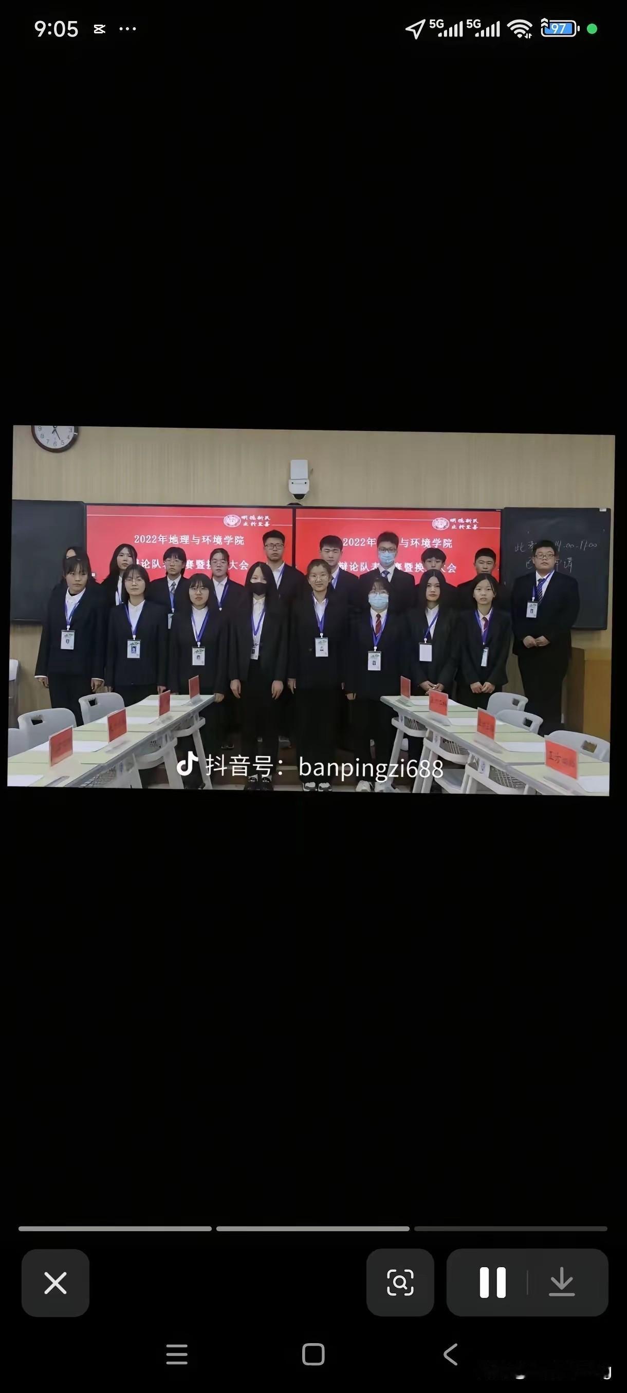 翻看程梦圆河南大学时期的旧照，真的让人唏嘘不已。2022年刚步入大学校园的她，已