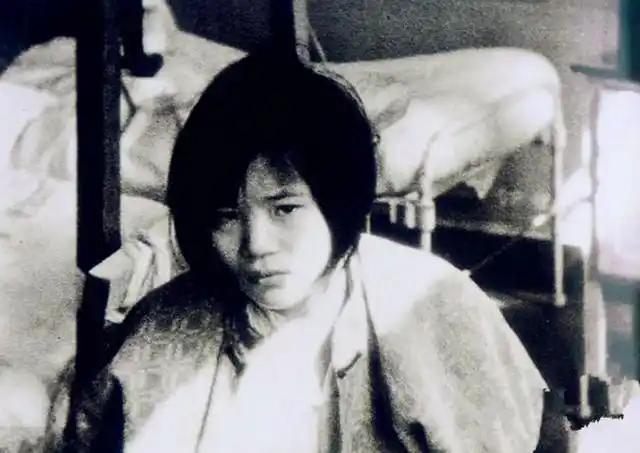 1938年春，日本军部在其国内首次秘密征召“随军慰安妇”。1938年春天那会