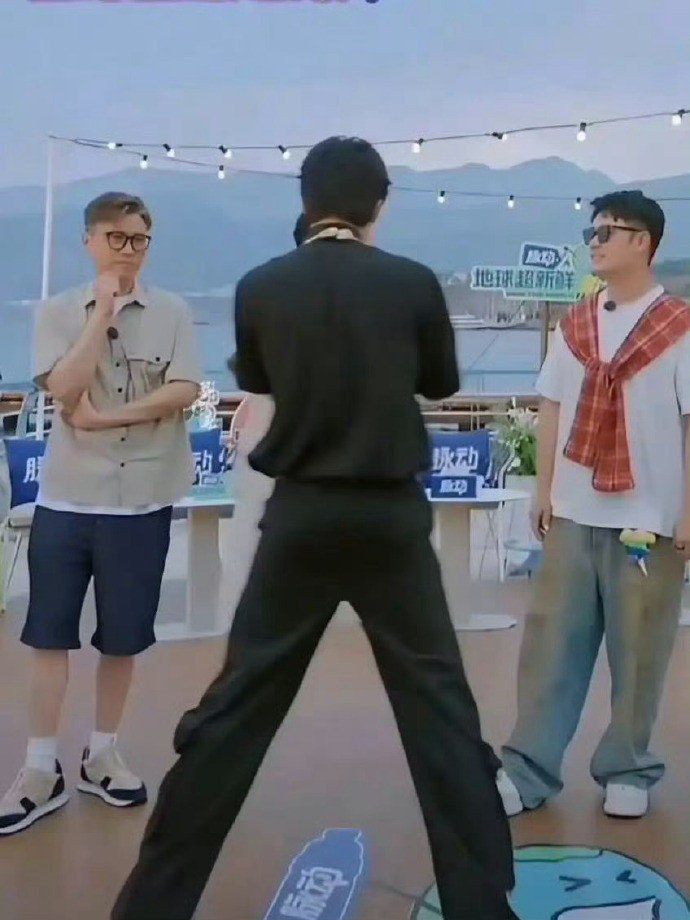 刘宇宁，你这腿瞅着有点吓人啊……一米九呢不是​​​​