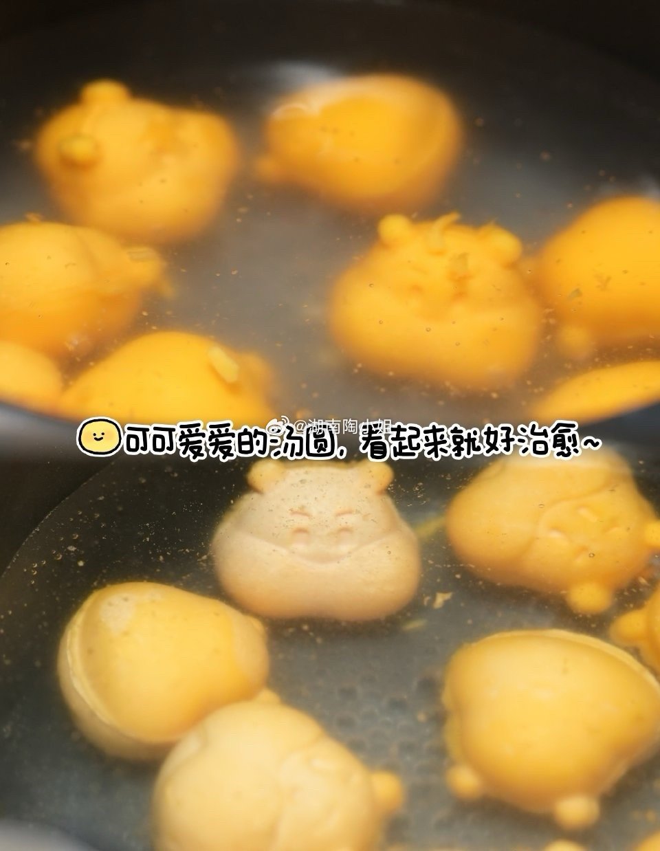 老吃家的汤圆吃法小时候过元宵节，最期待的就是放学回家妈妈盛的那碗黑芝麻汤圆。一口