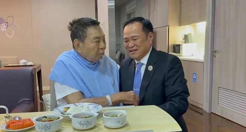 他信和佩通坦为什么会输阿努廷？四大因素打得他信无还手之力：1、阿努廷实在是太圆