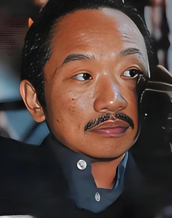 1985年9月21日，古龙死于肝硬化引发的食道静脉大出血，年仅四十八岁。出殡那
