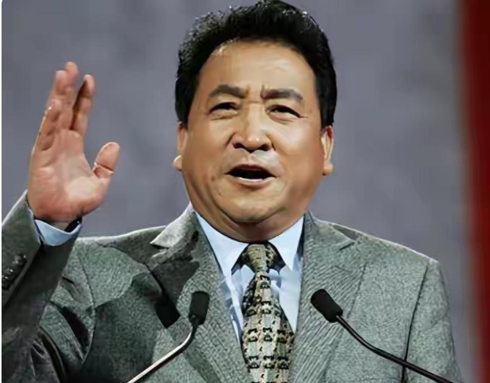 75岁姜昆近况：与46岁单身爱女相依为命，日子过得让人羡慕娱乐明星