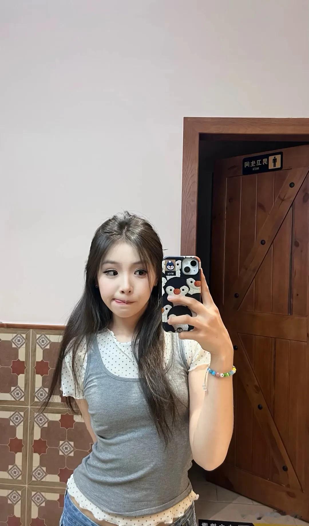 元气少女已整装待发一杯咖啡、一份早餐，开启能量满满的一天工作学习全情投入，