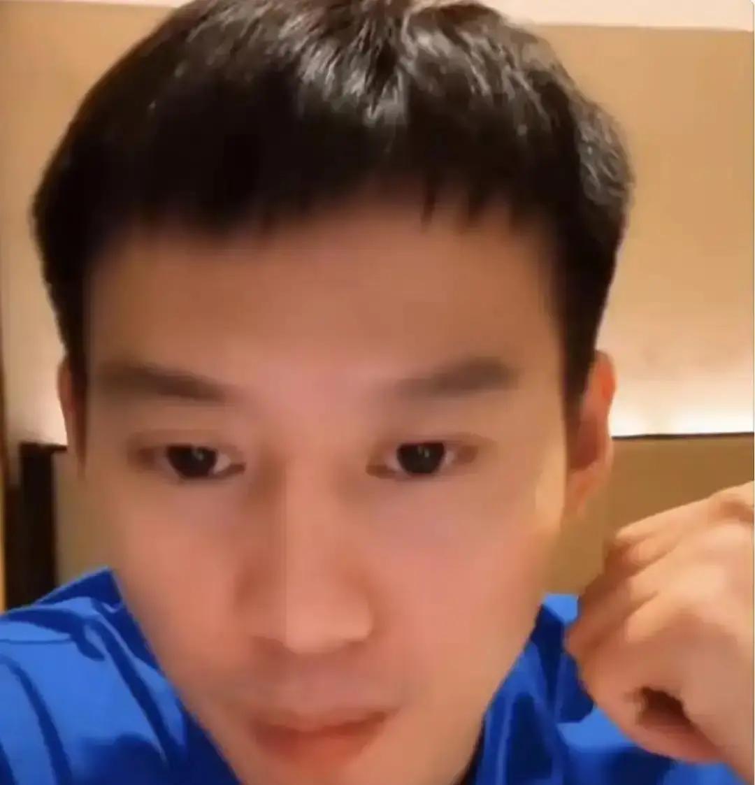 乒超工资帽200万，孙颖莎却年入3000万差距在赛场外。乒协新规把代言分成