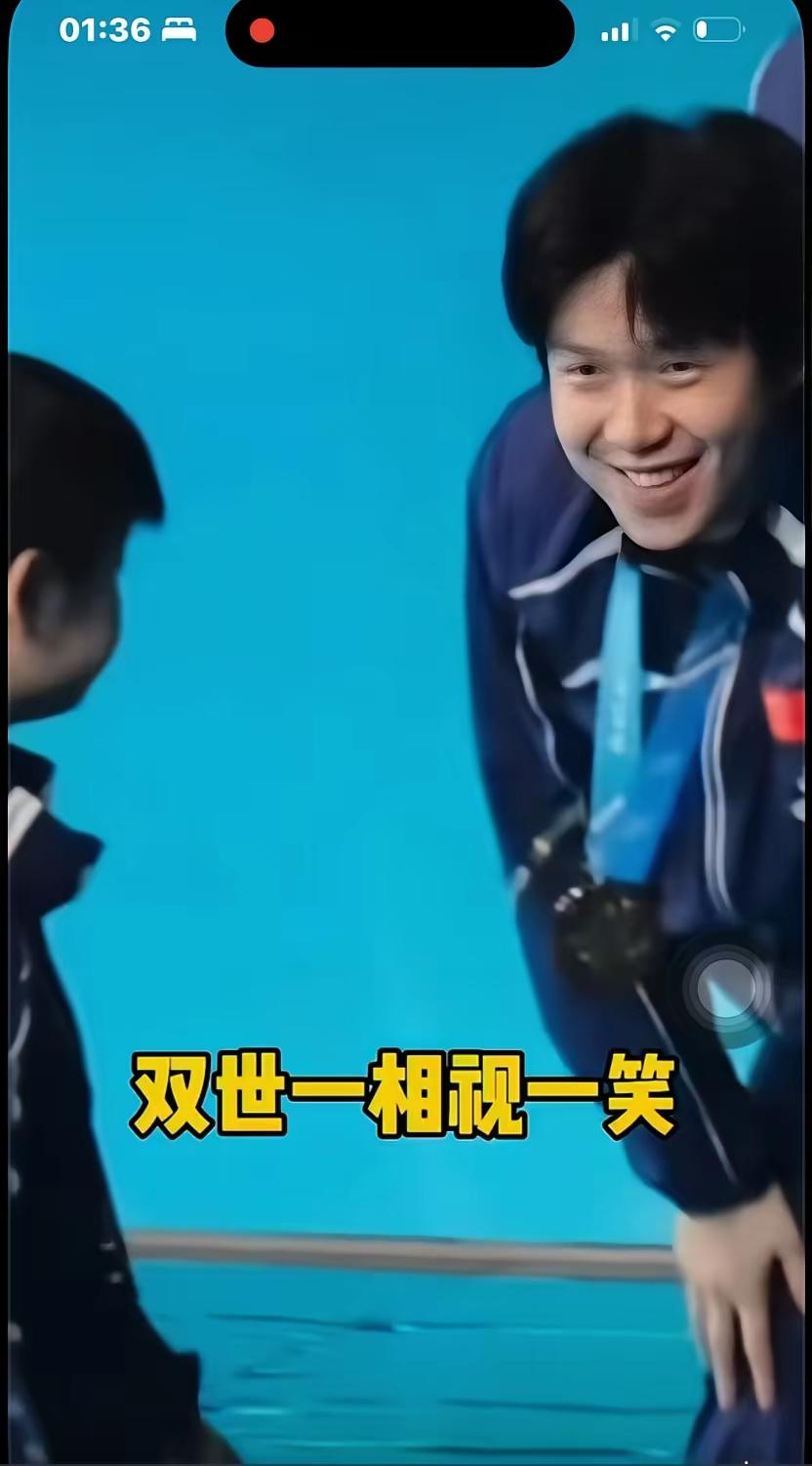 千年等一回，此时无声胜有声。莎莎：头哥，拿到世界杯单打冠军的感觉怎么样？大