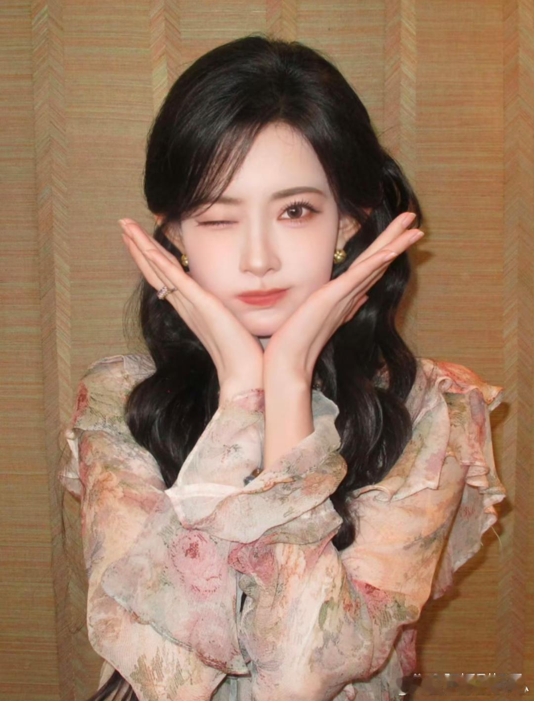 1、孟子义和何与主演的古装剧《百花杀》，计划7月上旬播出，平台企鹅。2、综艺《不