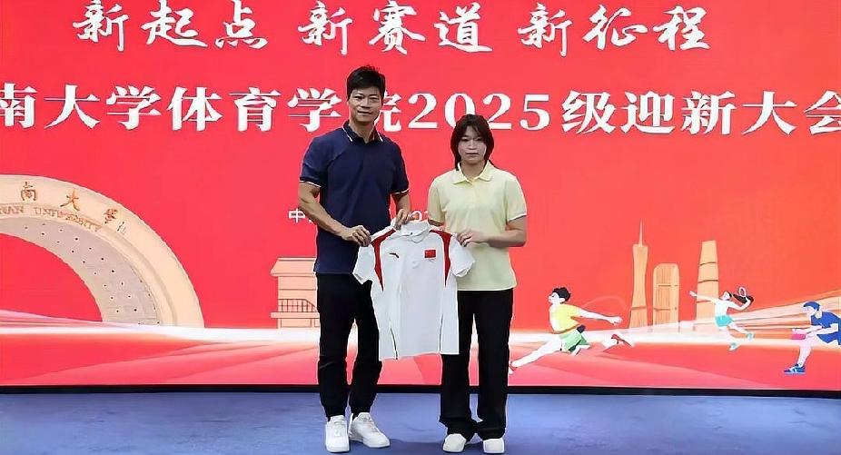 全红婵时隔五个月重返赛场,能否在大湾区全运会上实现三金梦想?全红婵,这位两届奥