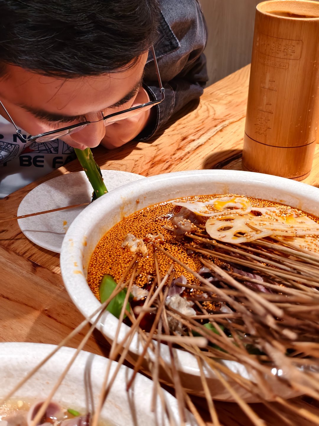 干饭了兄弟们！来成都不想窜的话吃啥？那就吃叶婆婆钵钵鸡吧！成都·叶婆婆钵钵鸡(