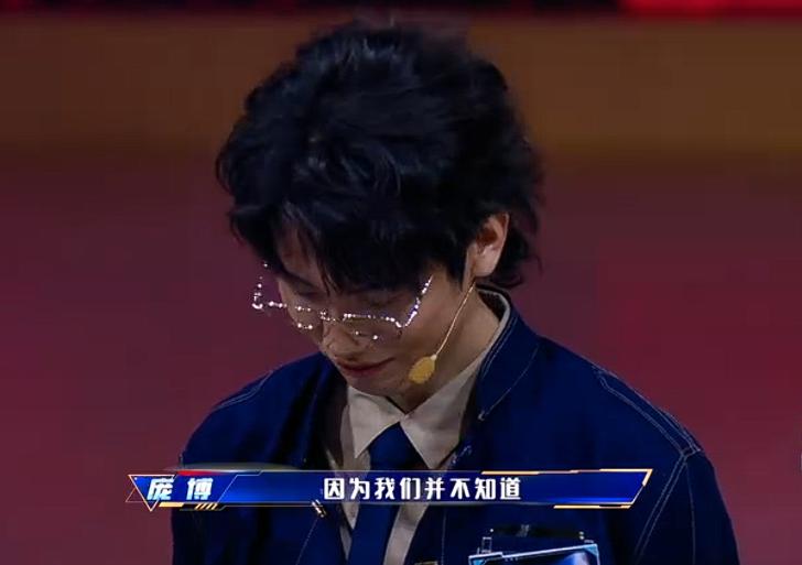 石明鑫称他非常的不喜欢攸佳宁在节目中说的那句话，有很强的引导性和针对性。很明显，