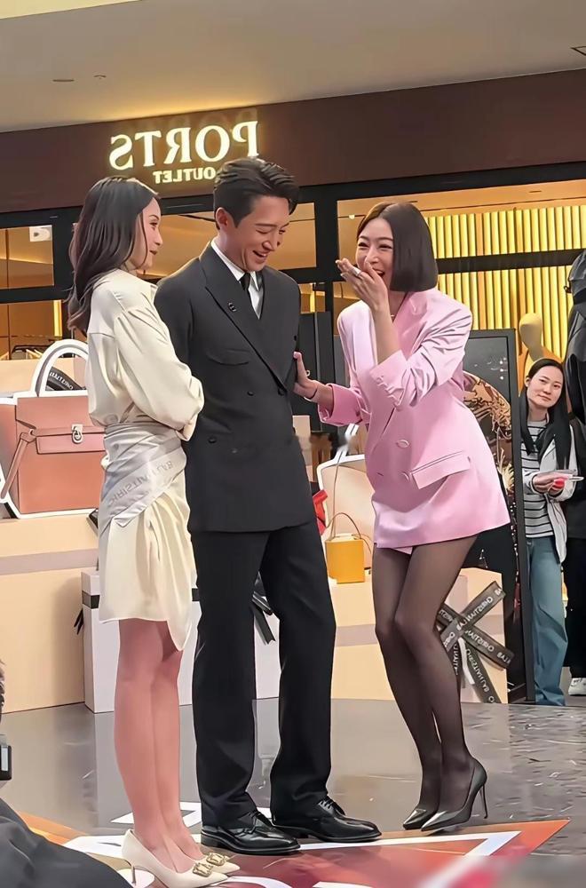 “大叔”王阳惹得秦岚对他不停的动手动脚，可见王阳被女人喜爱的程度。王阳作为中