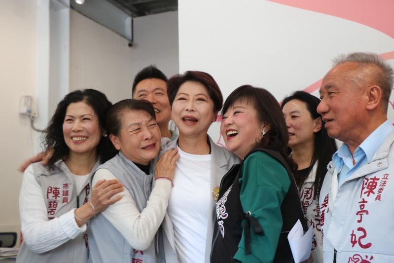 她哭了，赖清德也哭了但是这二人哭的原因却大相径庭1月15日，陈亭妃战胜林俊宪