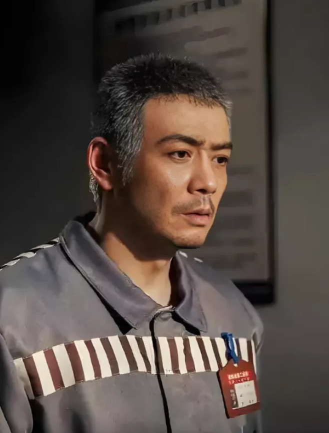 杨烁这演员就挺流年不利的！当年《欢乐颂》里那个深情款款的小包总，现在怎么就成了