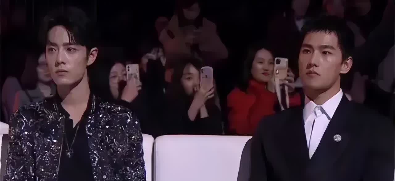 杨洋是不是顶级帅哥，看和肖战同框就知道了！