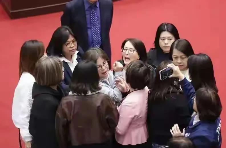 卓荣泰得寸进尺，王鸿薇发声痛斥！傅崐萁选择对了，蒋万安将前往花莲或另有深意！众