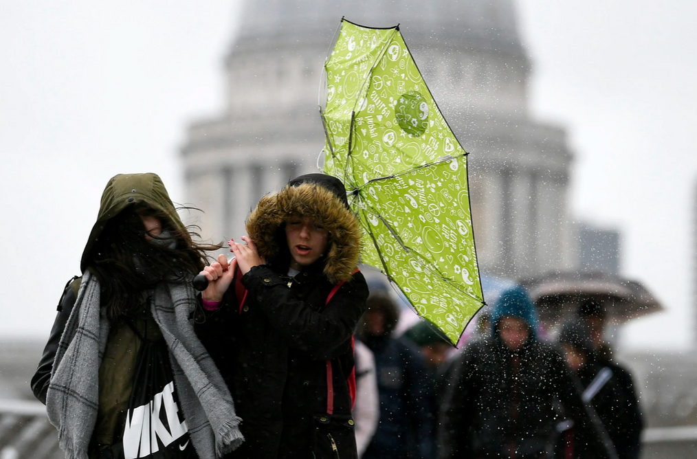 “英国人下雨竟然不打伞”？为了满足小小的好奇心“为什么英国人下雨不打伞”？查