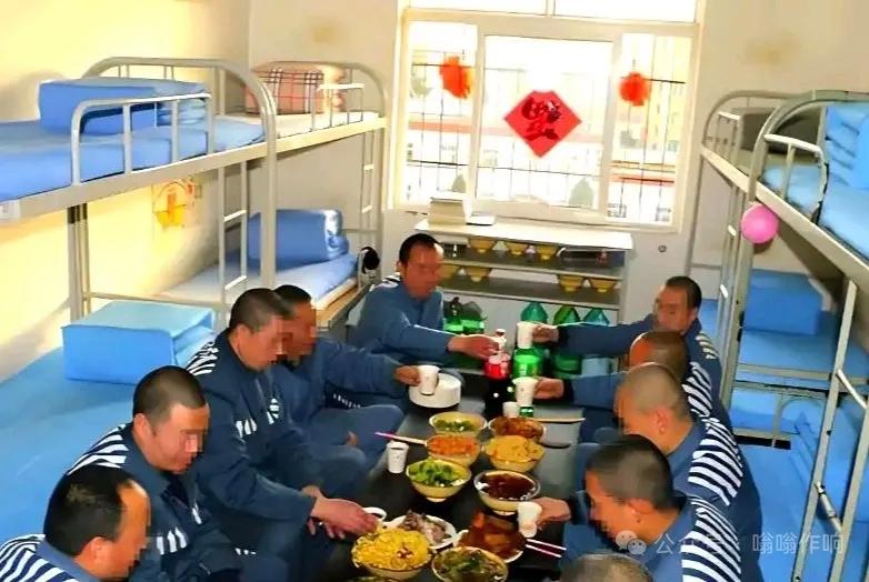 四进宫的贼准备回监狱养老！前段时间我们晚上出警时打120电话救治一个伤者，不一
