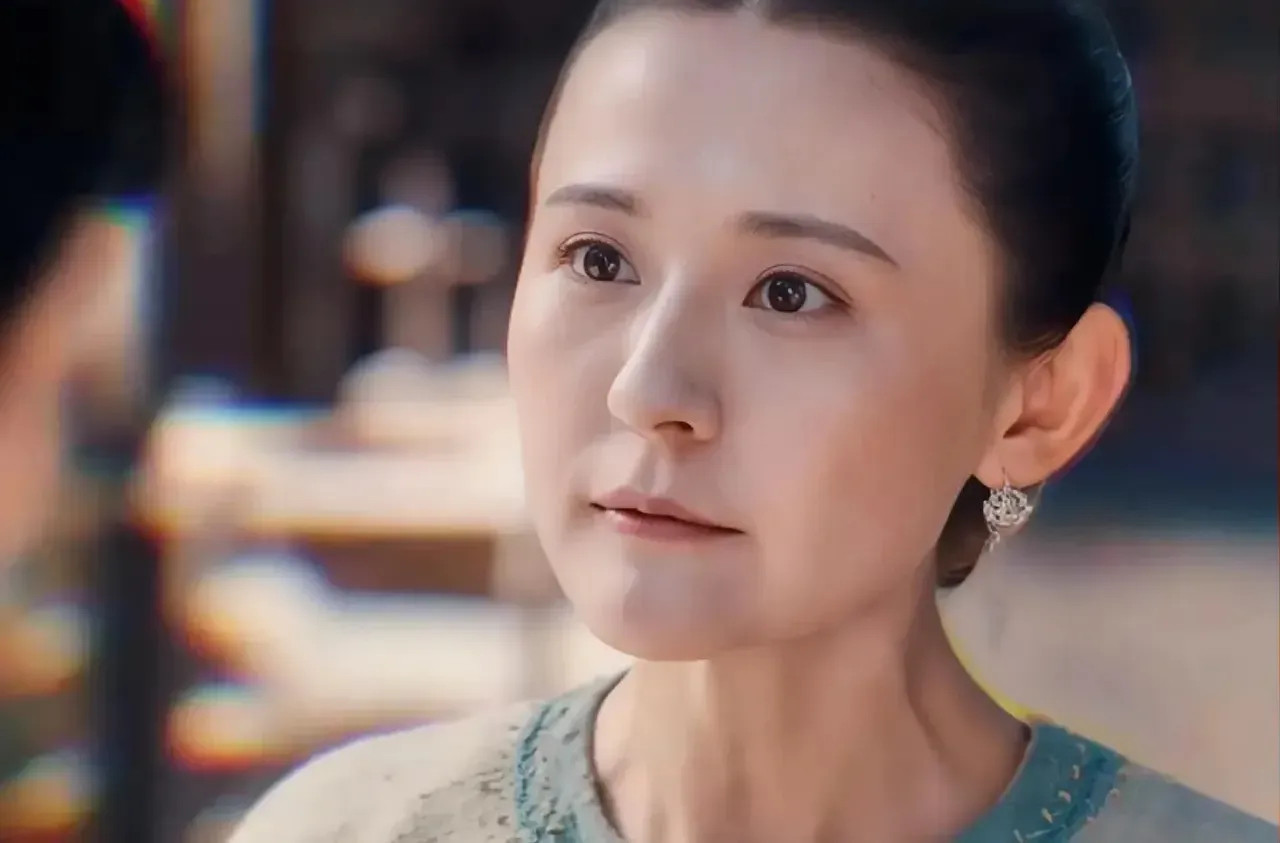 看了《灼灼韶华》之后，才知道孙俪的民国剧演的有多好，热依扎演技没问题，台词也没问