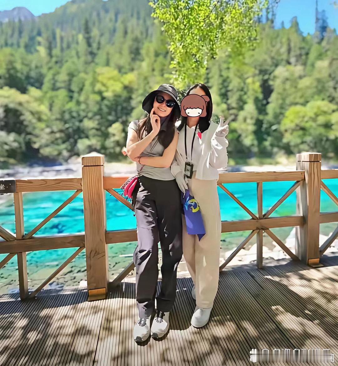 竟然在九寨沟碰到了林心如！她的状态很好，就算是素颜，依旧漂亮有魅力！​​​