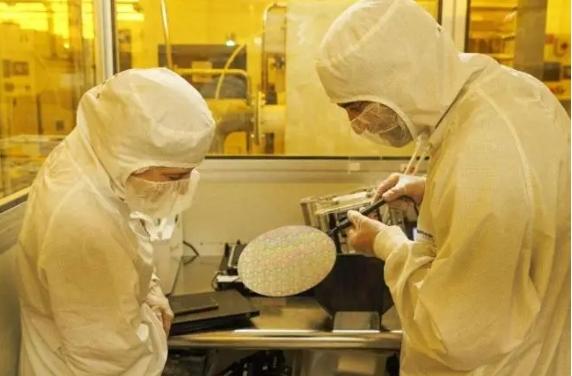 太可怕了中国！日本对华芯片制裁遭反噬，日本工程师发声：“我们亲手制造了最可怕的对