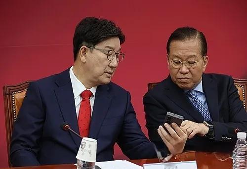 两“权”因国民力量党内初选胁迫候选人单一化，被首尔永登浦警察署立案，是否意味着