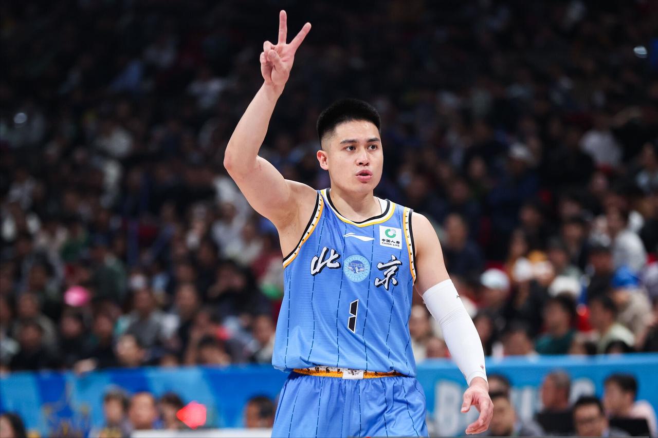 李楠到底是个什么样的教练？陈盈俊掏心窝说出心里话CBA季前赛北京男篮以95比8