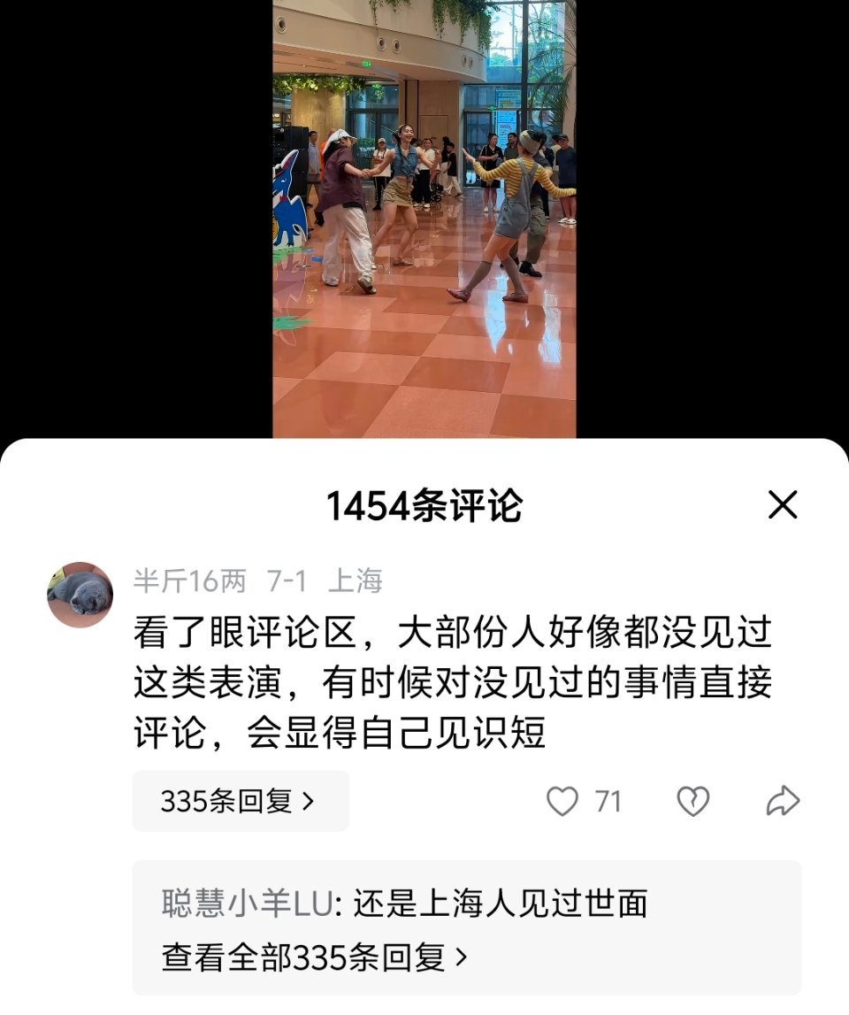 有人说那些跳舞的人一直紧张的维持着他们的松弛感