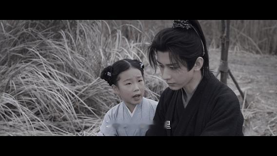 一座坟里埋着两个人的一生亲情刀果然是最狠的！谢淮安把妹妹送走时以为是在保护她