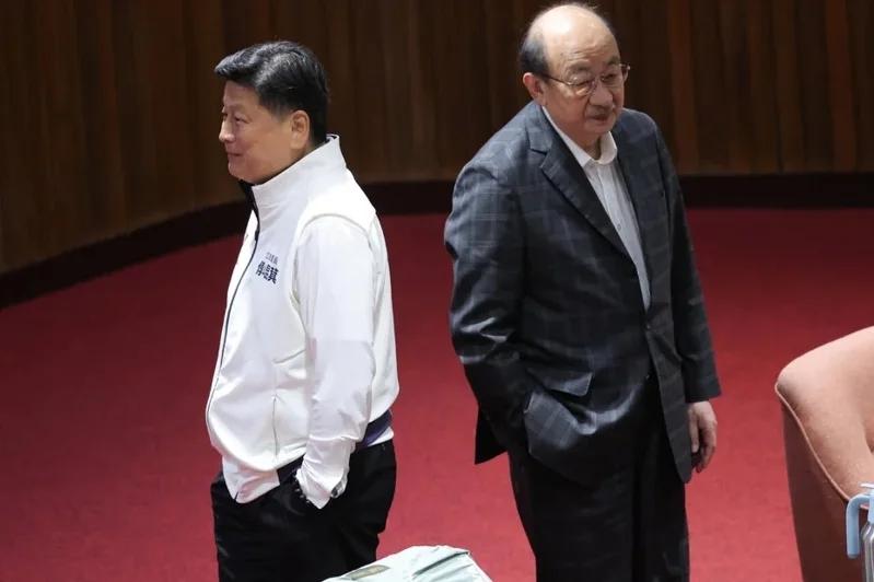 军购条例三读上限7800亿，傅崐萁：粉碎各行各业“绿友友”成军火商台“立法院”