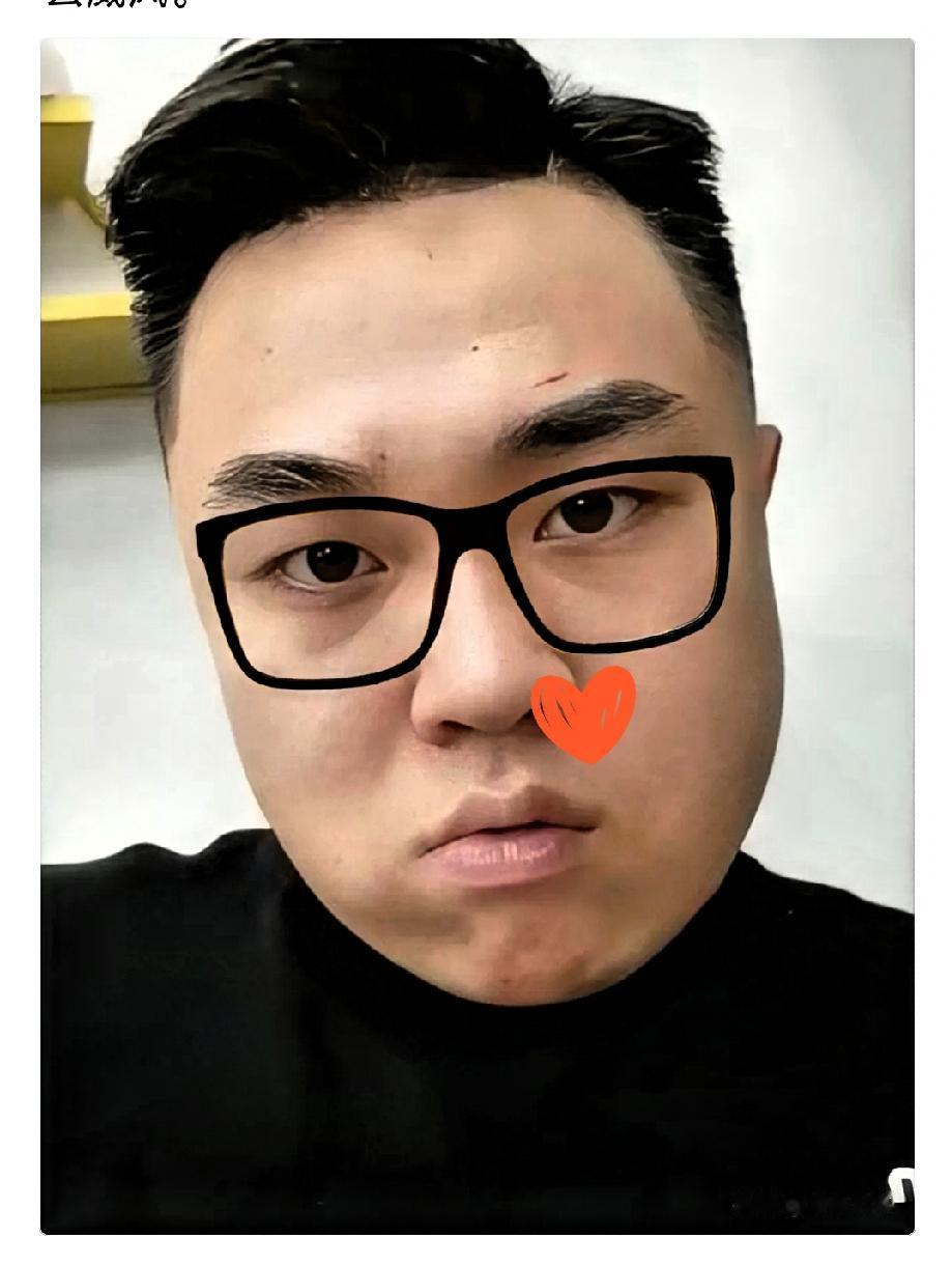 真不敢相信，河南郏县的刘某飞的底细是这样的。我特意去翻了翻后续，这两口子就