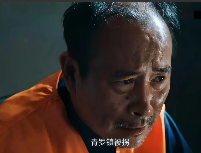 《利剑玫瑰》第15集预告：逃了20年的黄川终于落网，却还在狡辩，好在被拐女生勇敢