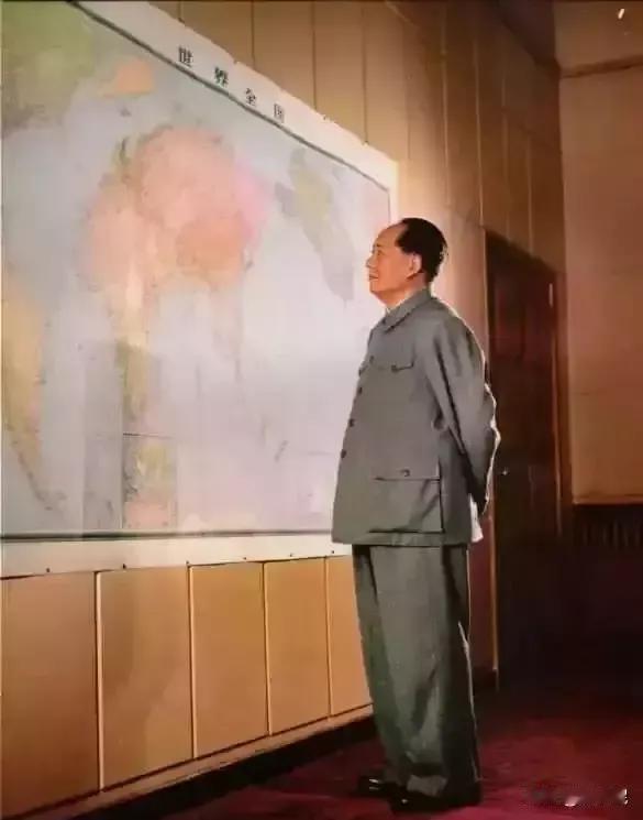 不觉得，在冷战当中同时对抗美苏两国，很酷吗？为什么苏联生他气，因为自斯大林去