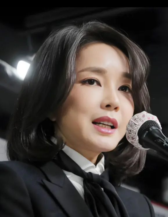 要被逮捕了！报道称，特检组当天（7日）通过媒体发布公告称，“下午1时21分左右(