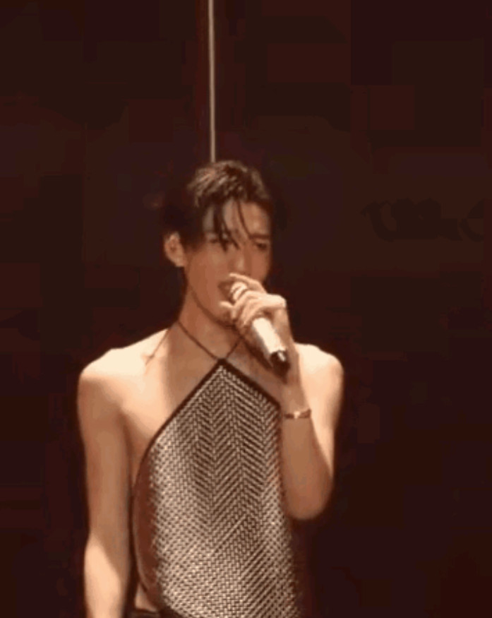 这画面实在让人难以接受——为啥现在“娘炮”风格会越来越流行？这传递给大众
