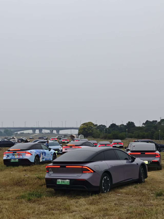 小鹏P7+的碎片因为一辆车，认识一群人，一起露营，一起happy放松。