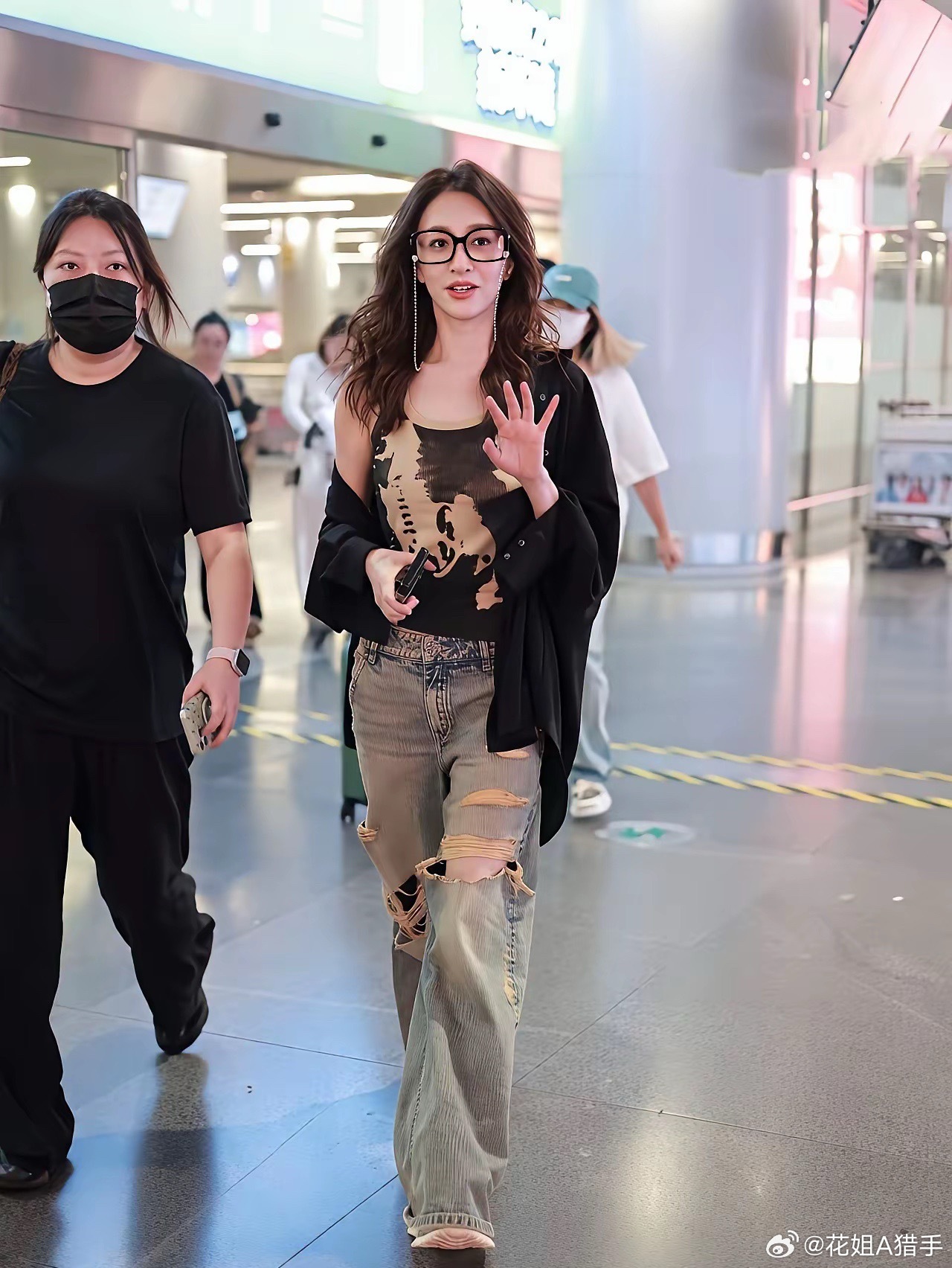 真的挺遗憾的，假如当年没有意外，真没法想象孩子会长得多亮眼。