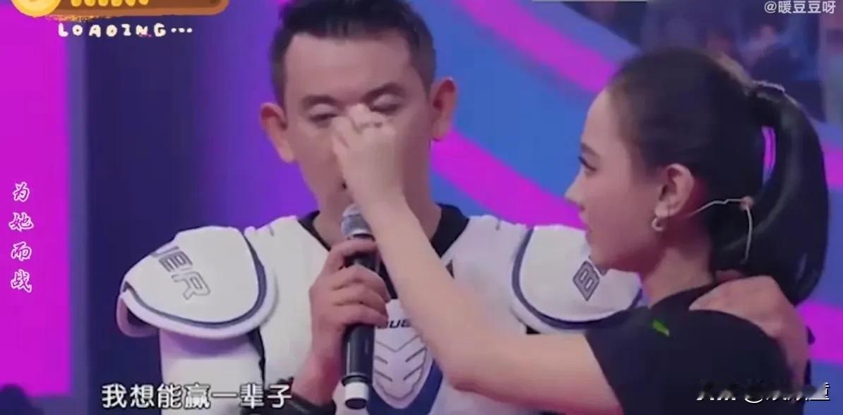 孙骁骁很聪明，她与任重在一起后，几乎放弃在娱乐圈中露面的机会，没有公开秀过一次恩