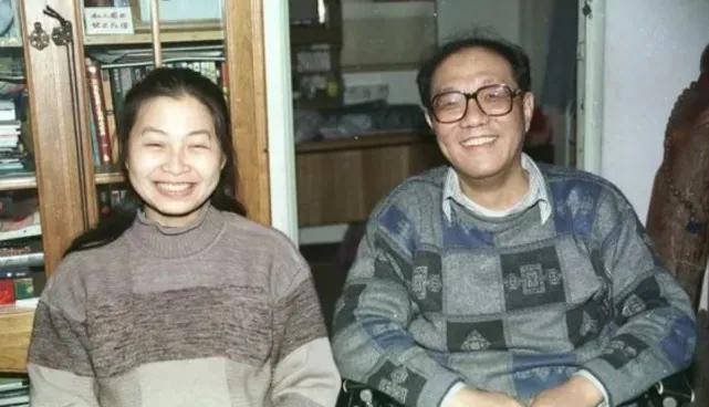 2010年，作家史铁生患病住院，医生问他的妻子：“要不要救？”陈希米回应：“不救
