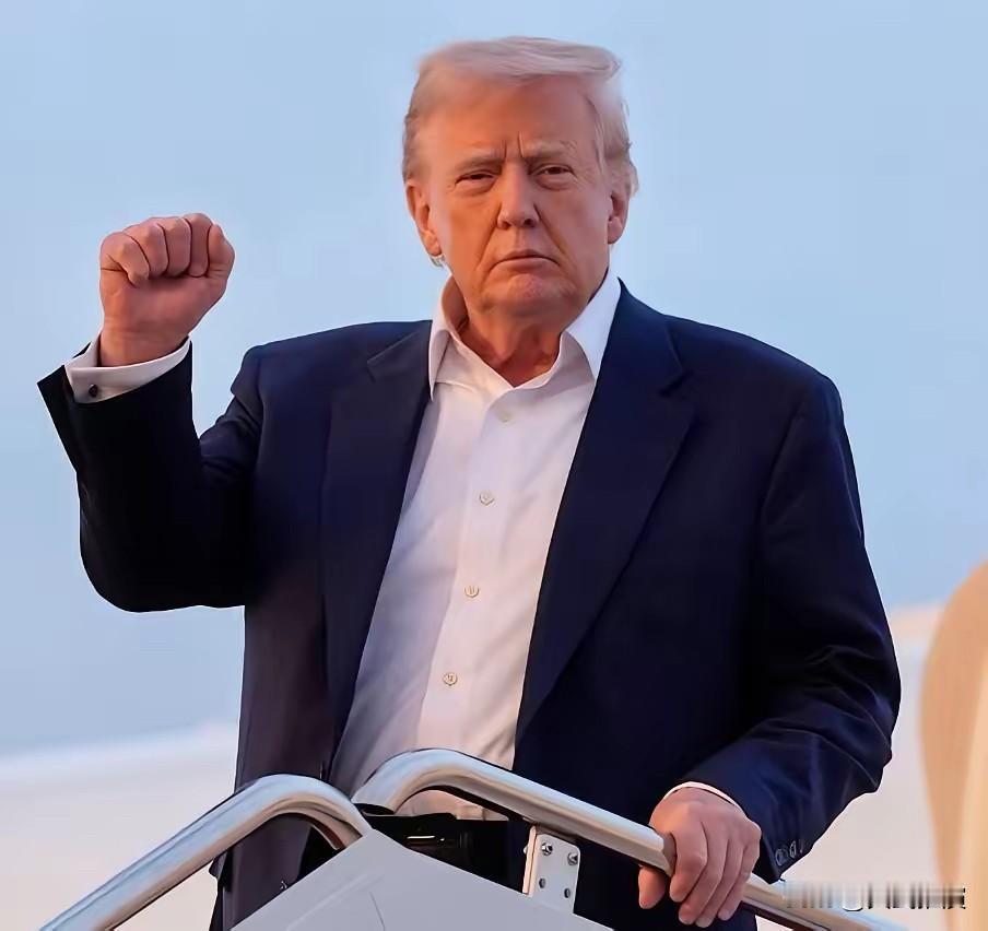 华盛顿现在彻底慌了神，白宫那帮人急得像热锅上的蚂蚁。这事儿太爽了！中国不仅没