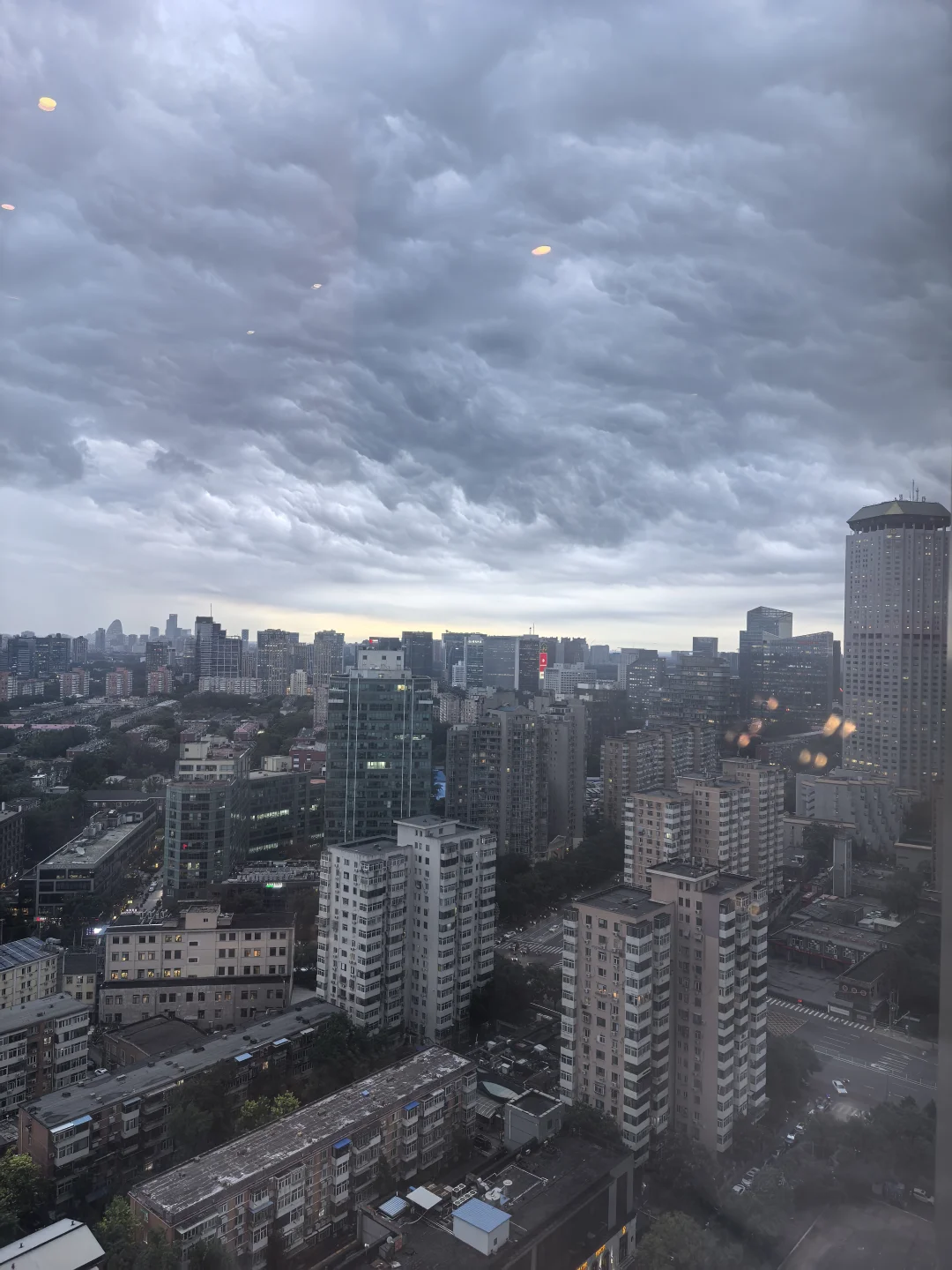 职场：离开公司撑的伞，发现外面根本没下雨