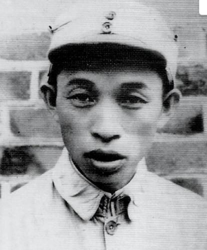 1943年，一名侦察员慌慌张张到新四军第6师16旅旅部报告："旅长，不好了，我在