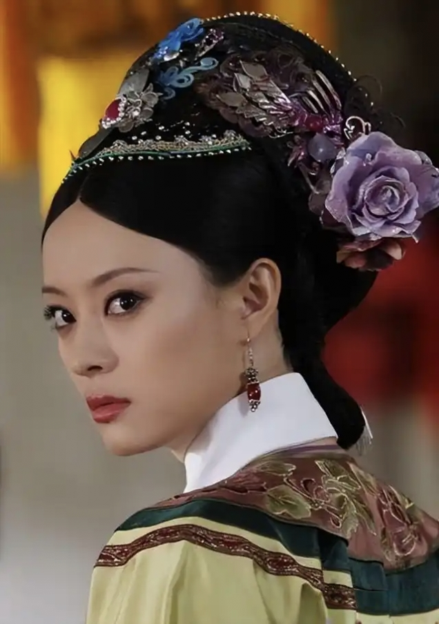 孙俪当年能够演甄嬛，其实是捡了两个女人的大漏，一开始导演想找蒋勤勤，可皇帝是陈建斌，两口子演这戏太尴