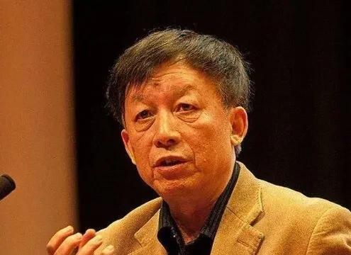 经历越多越明白：攀比、面子、人脉，终究是浮云。真正能陪你走到最后的，是清淡日子里