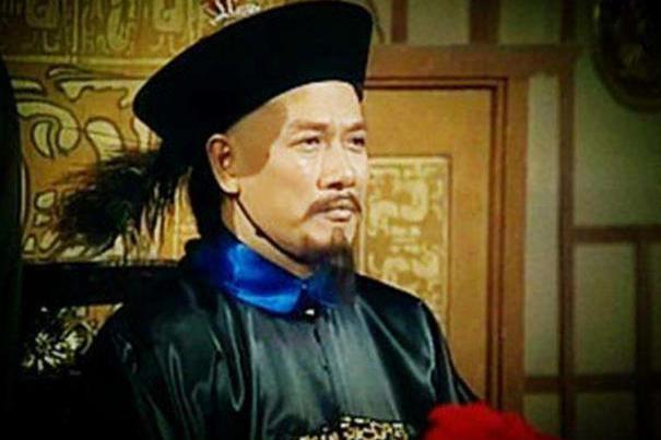咸丰三年，湖南巡抚骆秉章的衙门里，有一个身份极其尴尬的人。他不是官，连最低级的品