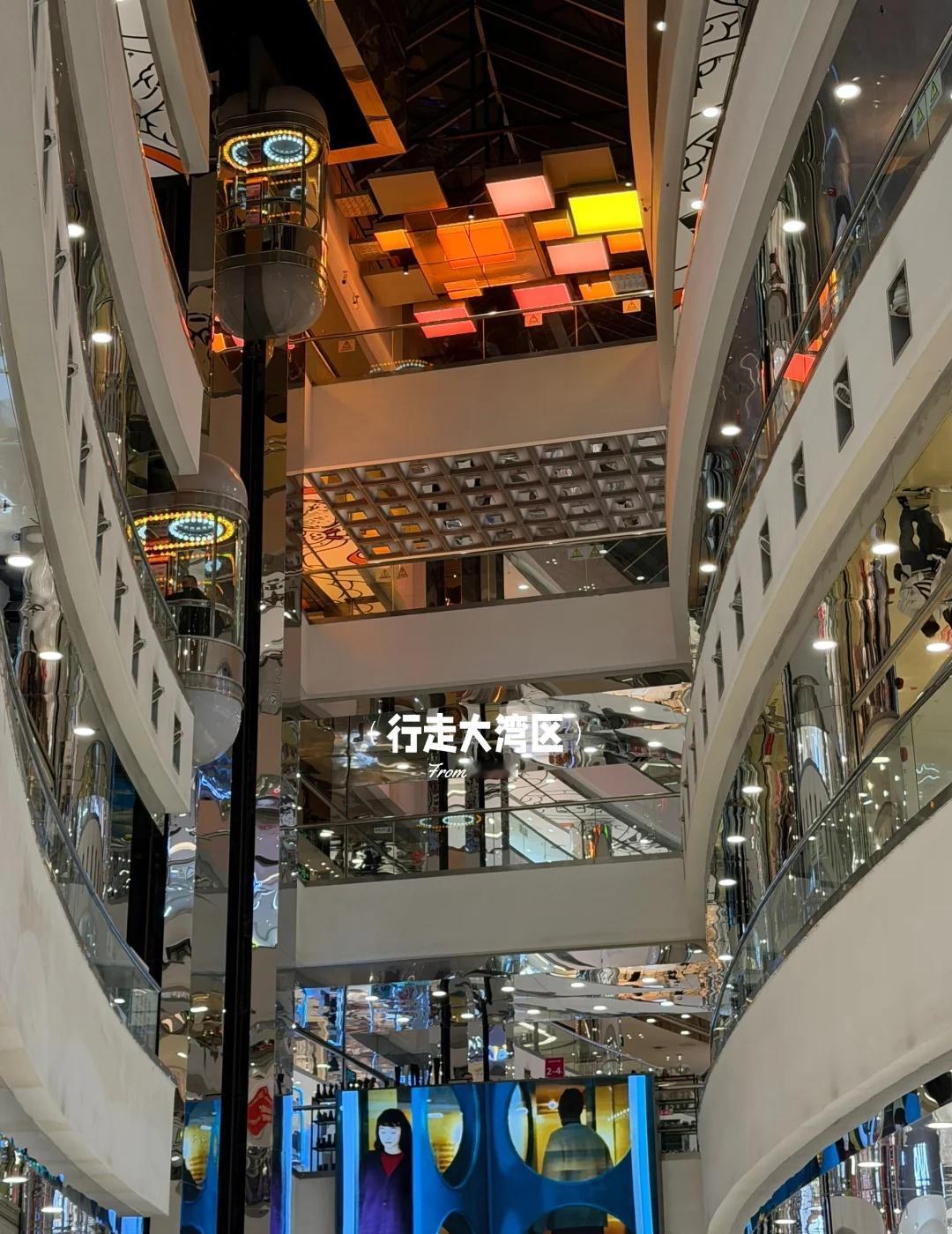 深圳东门步行街全地下化改造（架空）首先对齐一下概念，这里说的“地下化改造”不是